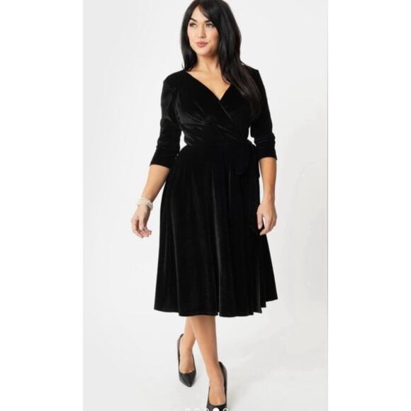 Unique Vintage 1940s Style Kelsie Black Velvet Wrap Dress Size Large - Picture 2 of 7